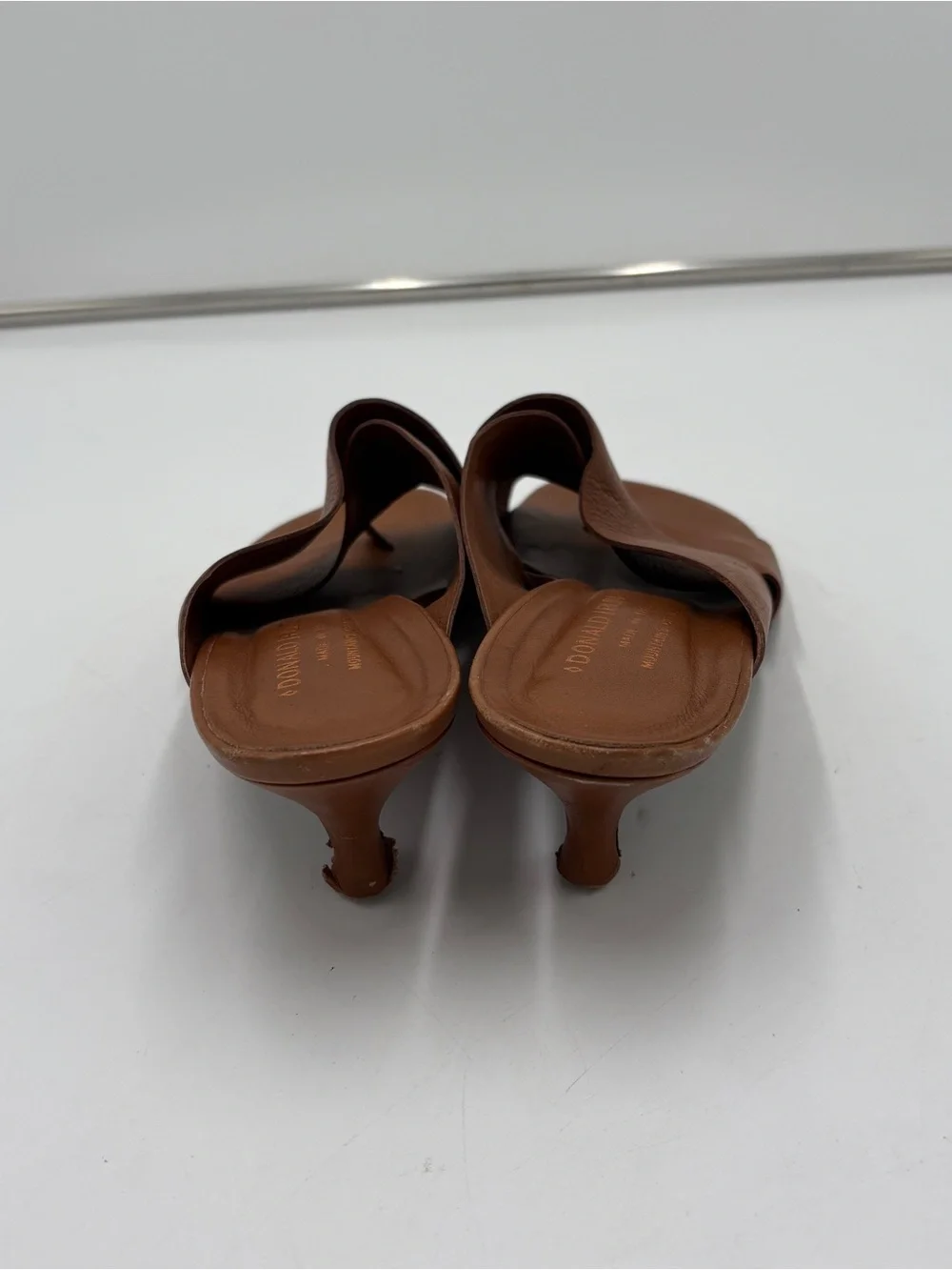 Donald J Pliner Vesta Kitten Low Heel Sandals Brown Tan Leather Women’s Size 10